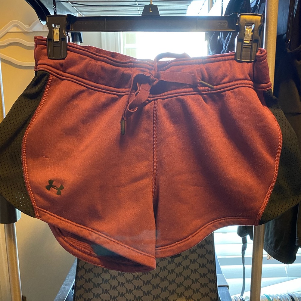 Cute fitted Maroon and black underarmor shorts